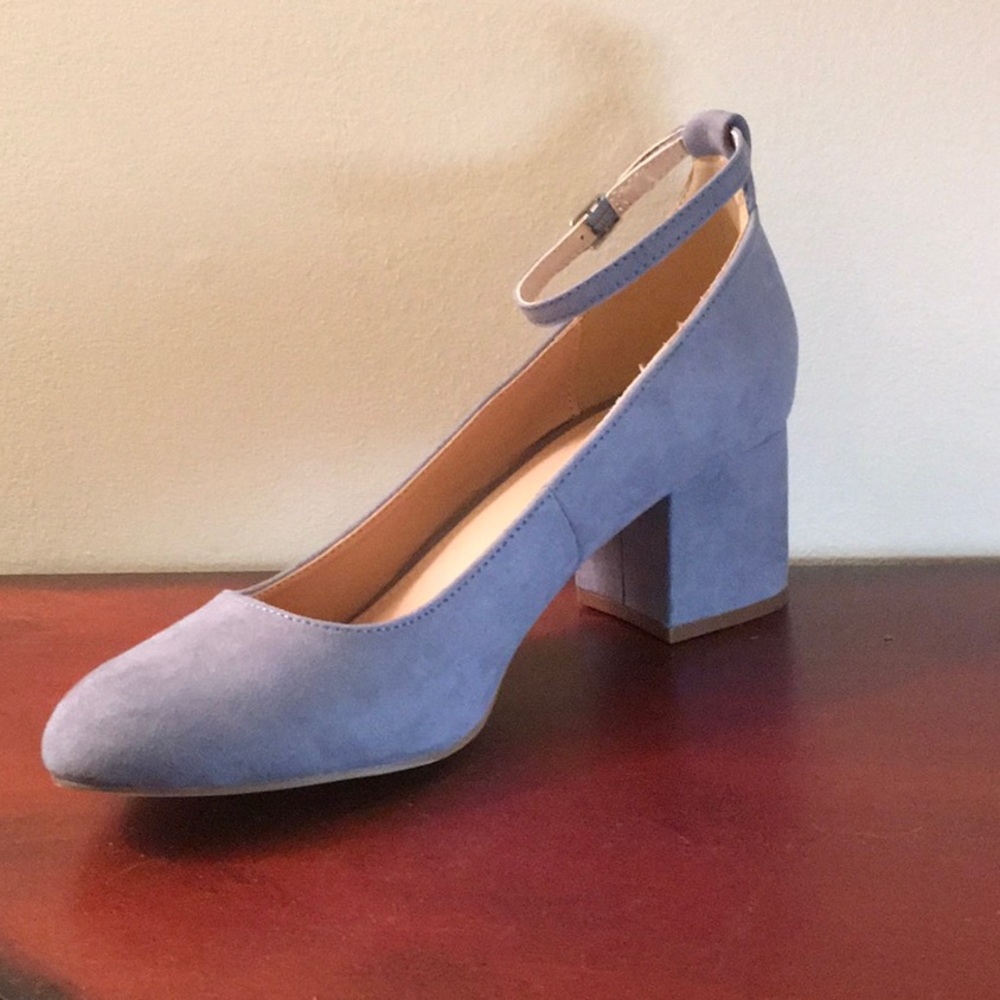 Pumps with ankle strap